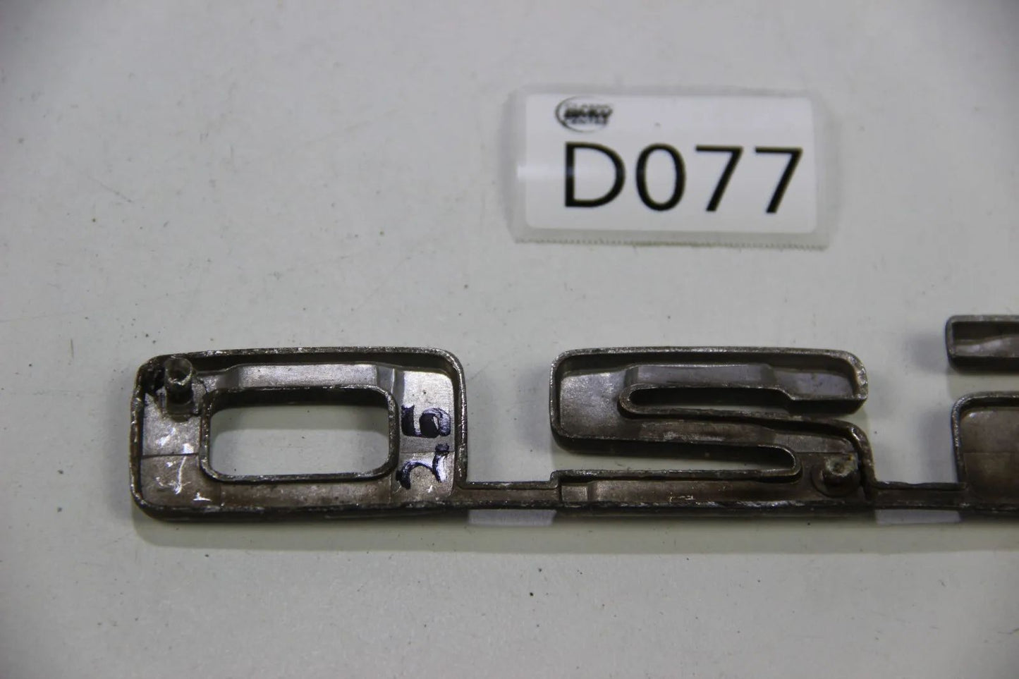 Original BMW E12 Modellbezeichnung Schriftzug Badge 520 Kofferraumklappe