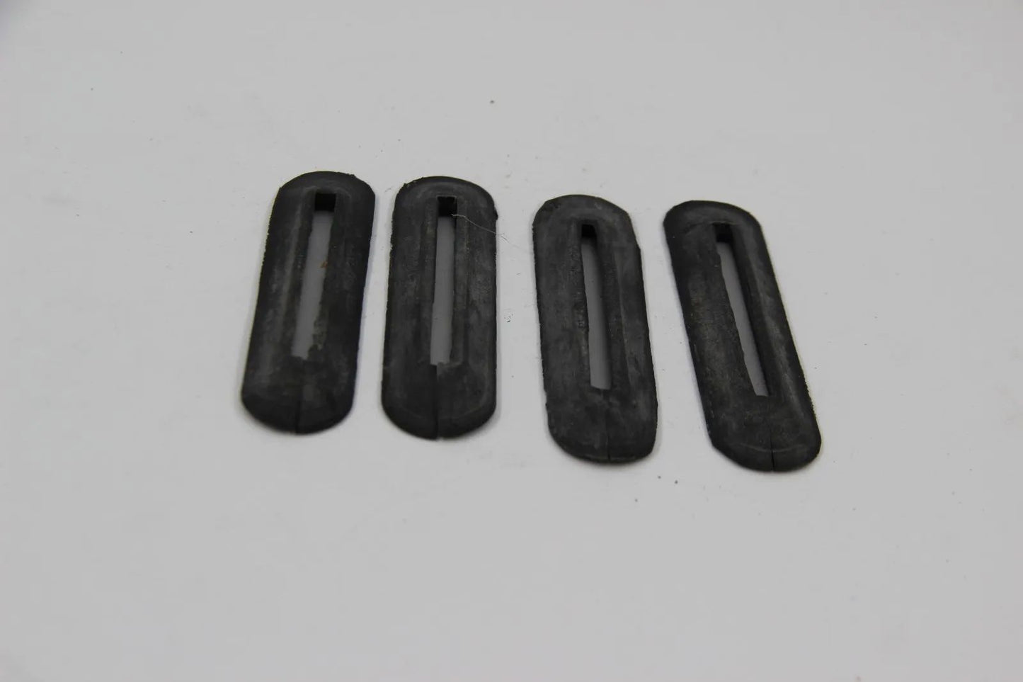 BMW E3 E12 E28 E23 4-Door 4x Dichtung Seal Tür Scharnier Hinge 51211807212 Neu