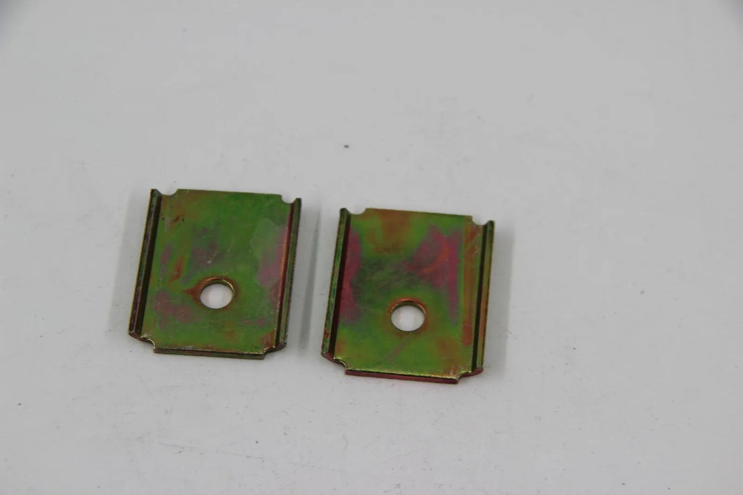 BMW E21 315-323i E12 518-535i E23 7er 2x Halter Führung Frontklappe 51611832854