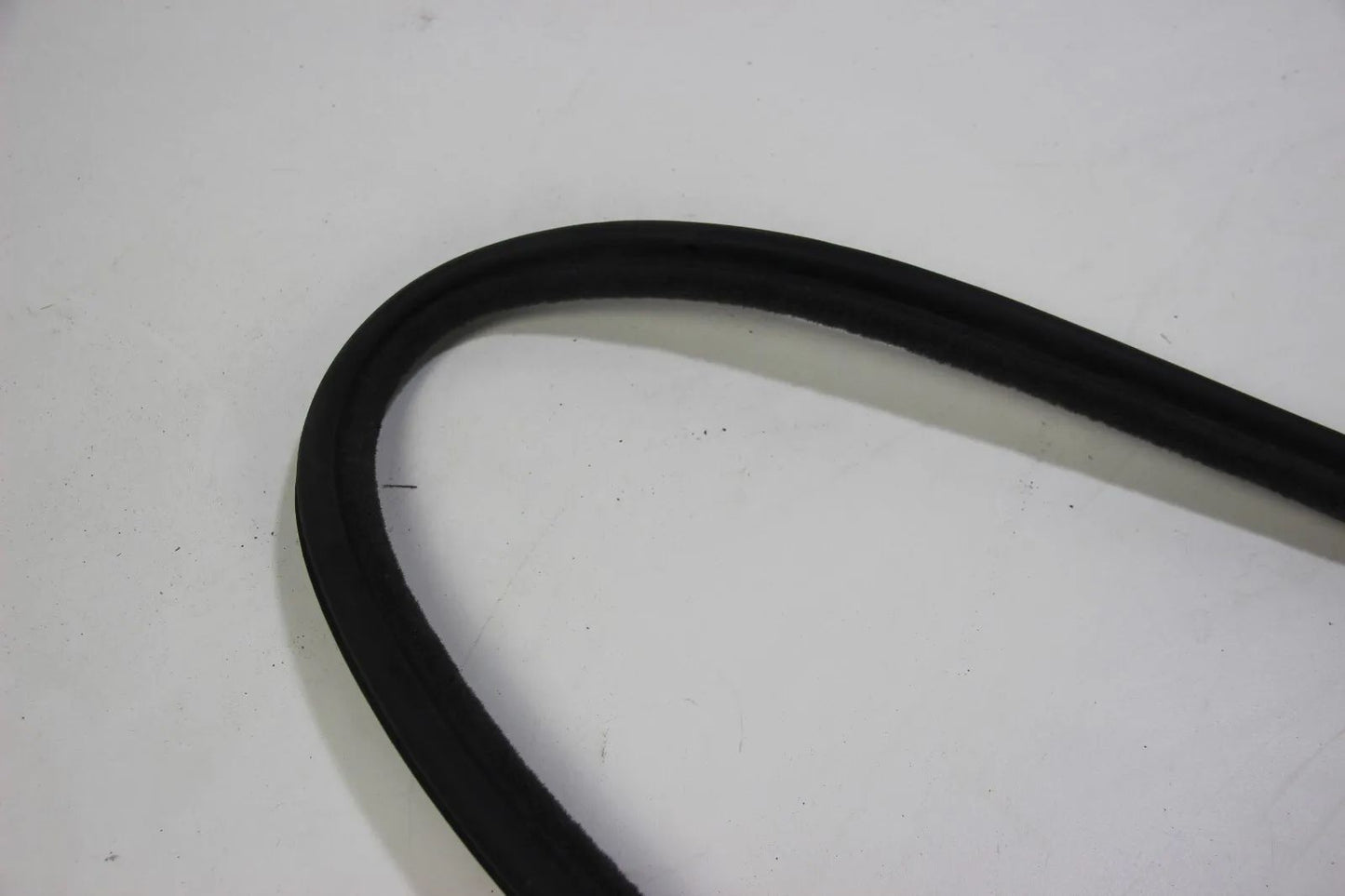 BMW E30 4-Türer Limo Touring 316i-325i Türdichtung hinten links Kantenschutz