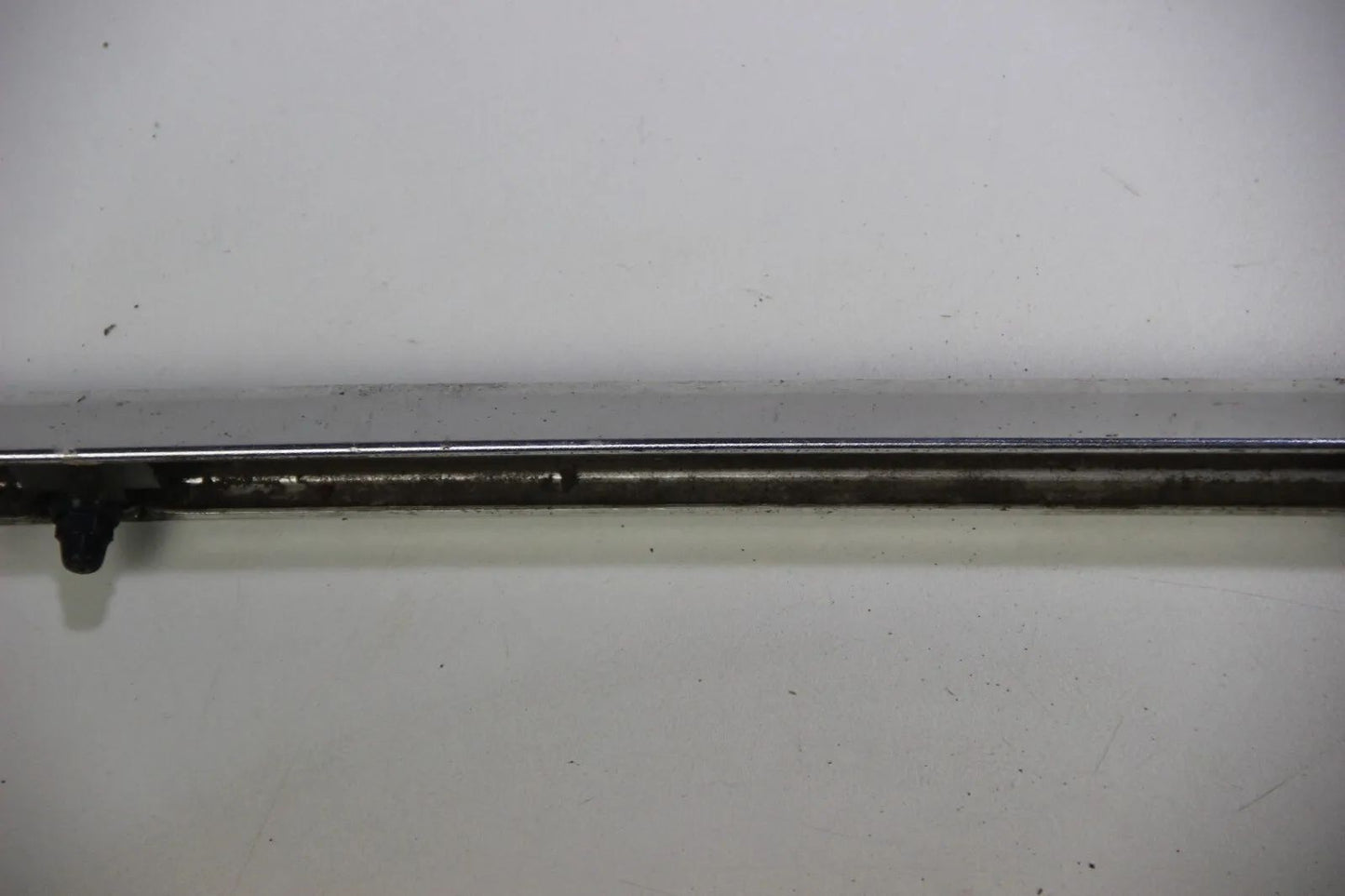 BMW E10 1502-1802 2002  bis 71' Chrom Leiste Abschlussblech hinten Rundleuchter