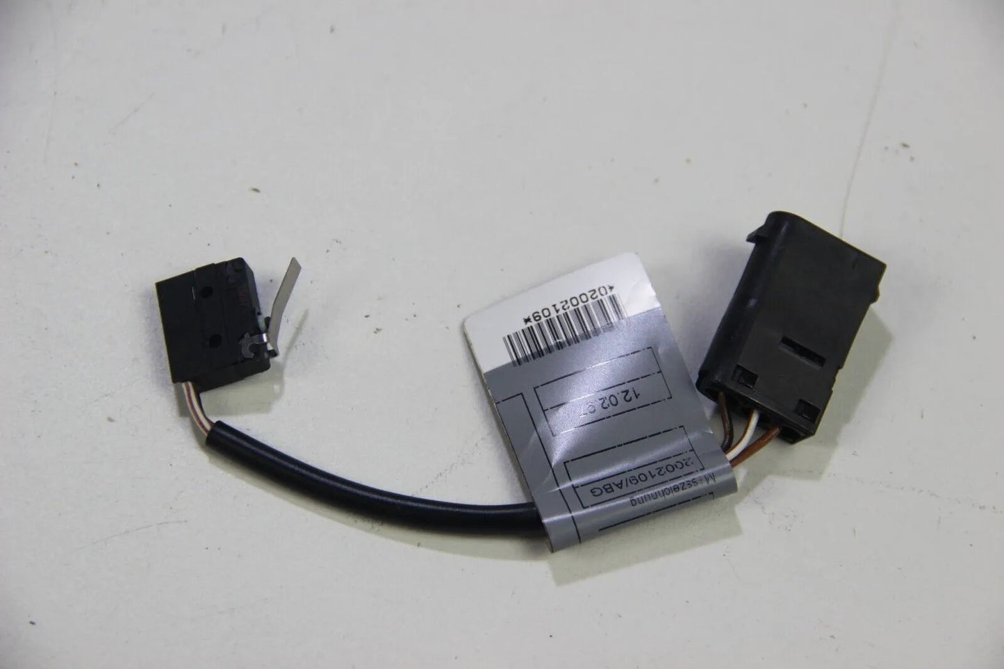 NEU Original BMW E34 518i 520i M5 E39 Microschalter Heckscheibenschloss 8355127