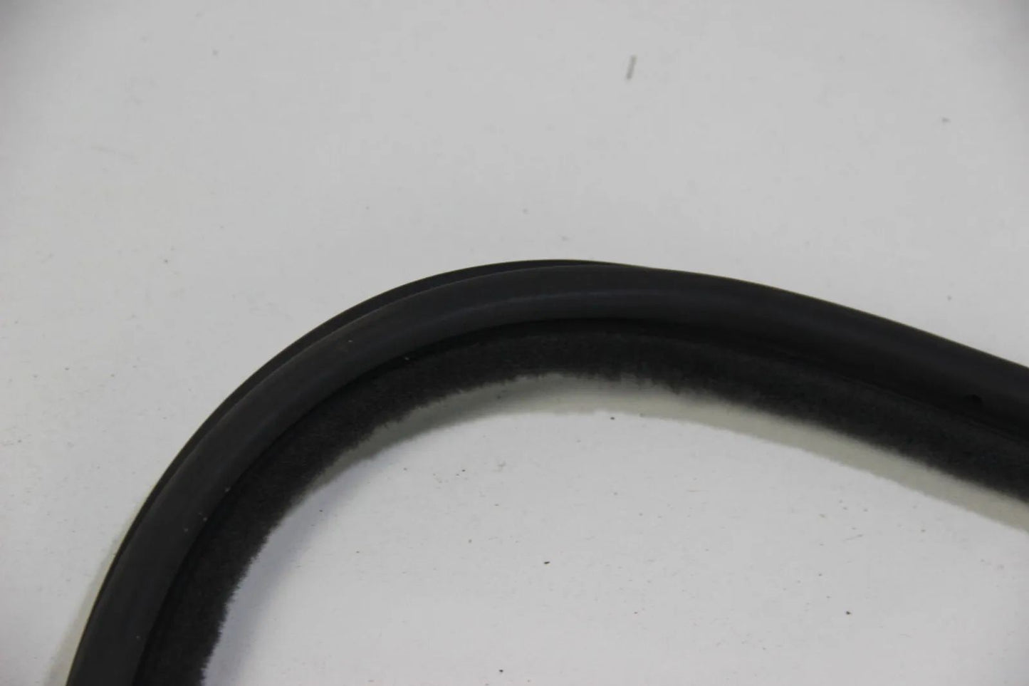 BMW E30 4-Türer Limo Touring 316i-325i Türdichtung hinten rechts Kantenschutz