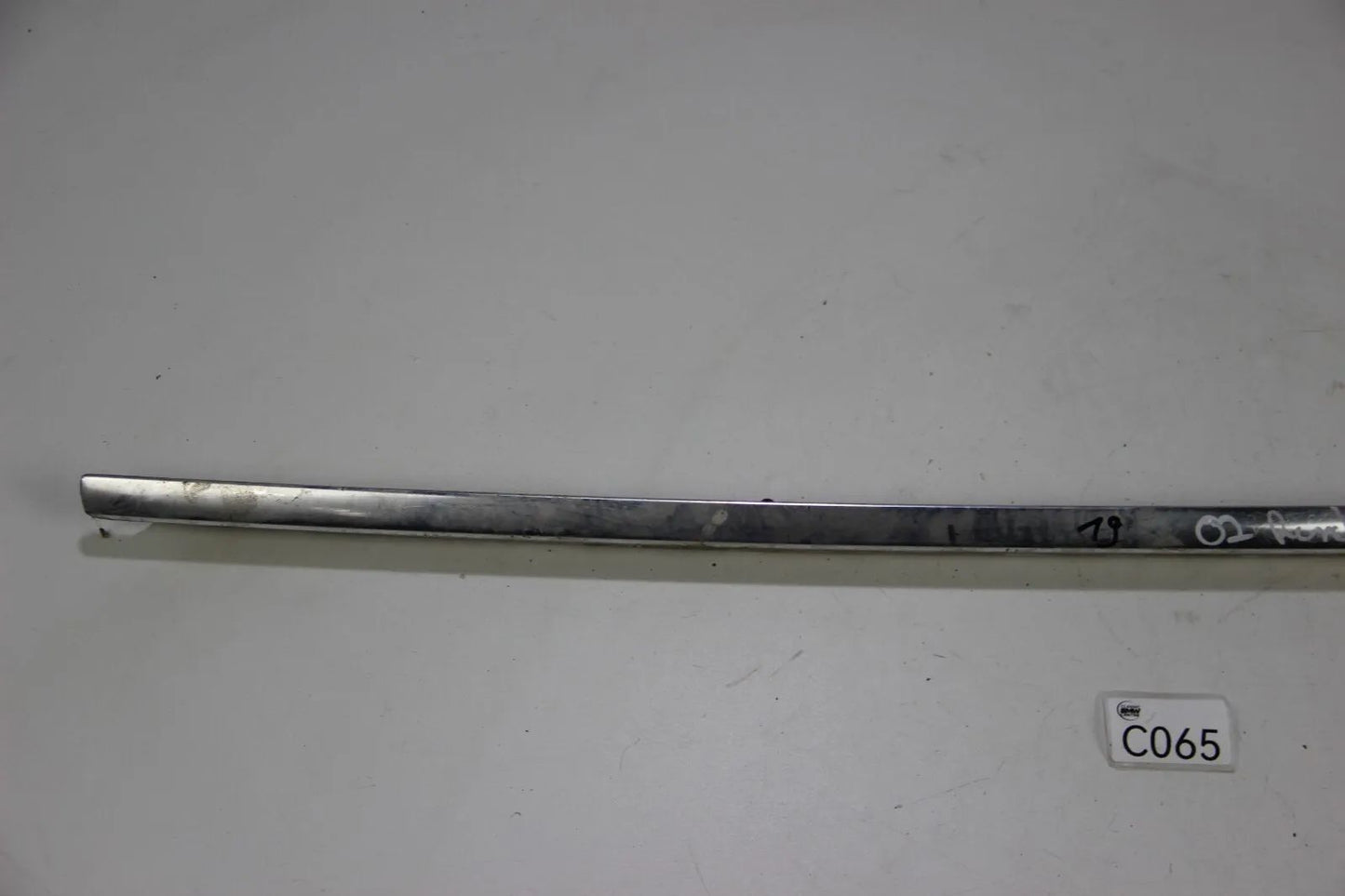 BMW E10 1502-1802 2002  bis 71' Chrom Leiste Abschlussblech hinten Rundleuchter