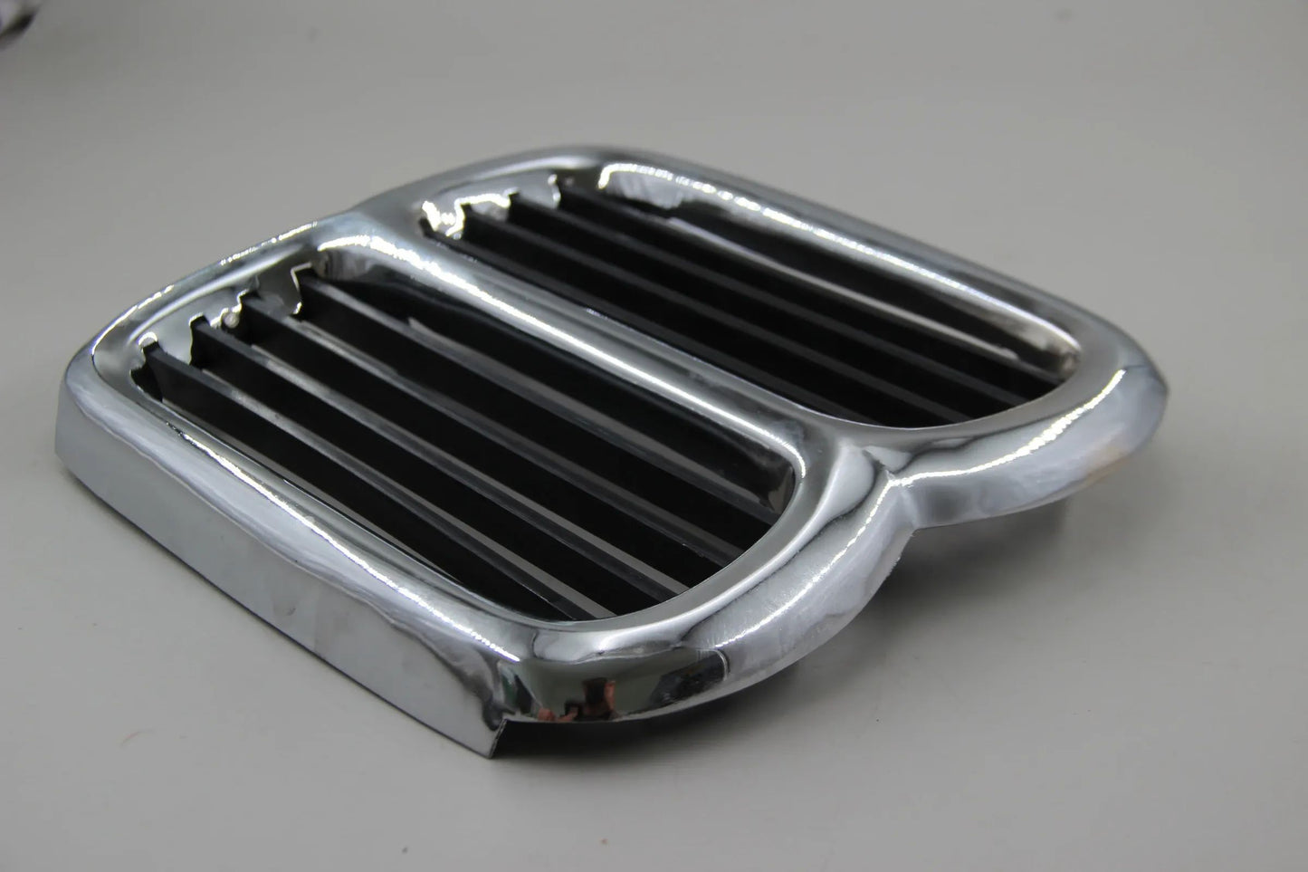 Orig. BMW E10 1502 1602 1802 2002 tii turbo Ziergitter Mitte Niere  51131826675
