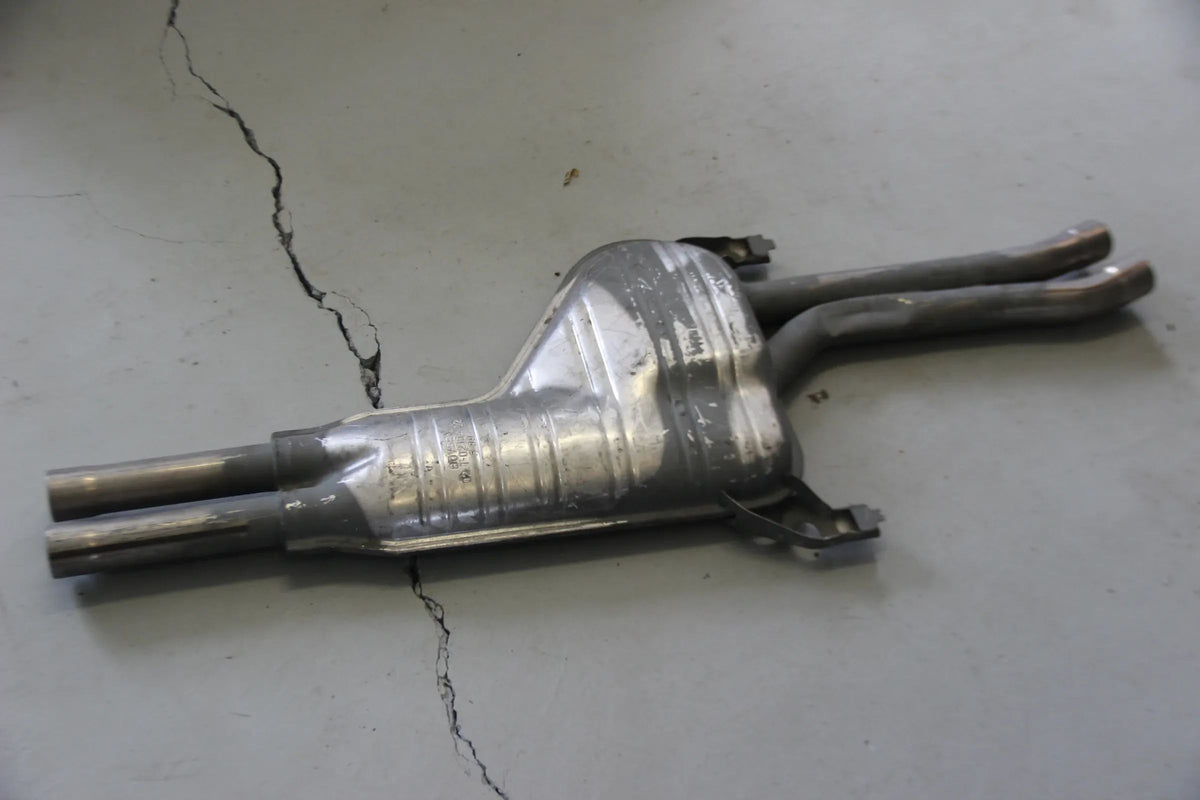 Original BMW 7er E23 735i M30 M30b35 Limousine Mittelschalldämpfer 18121175686