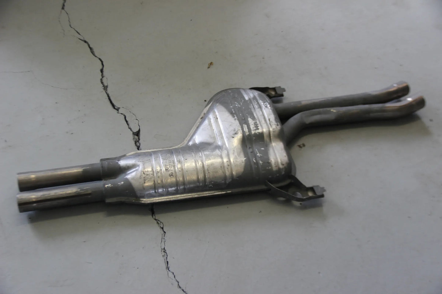 Original BMW 7er E23 735i M30 M30b35 Limousine Mittelschalldämpfer 18121175686