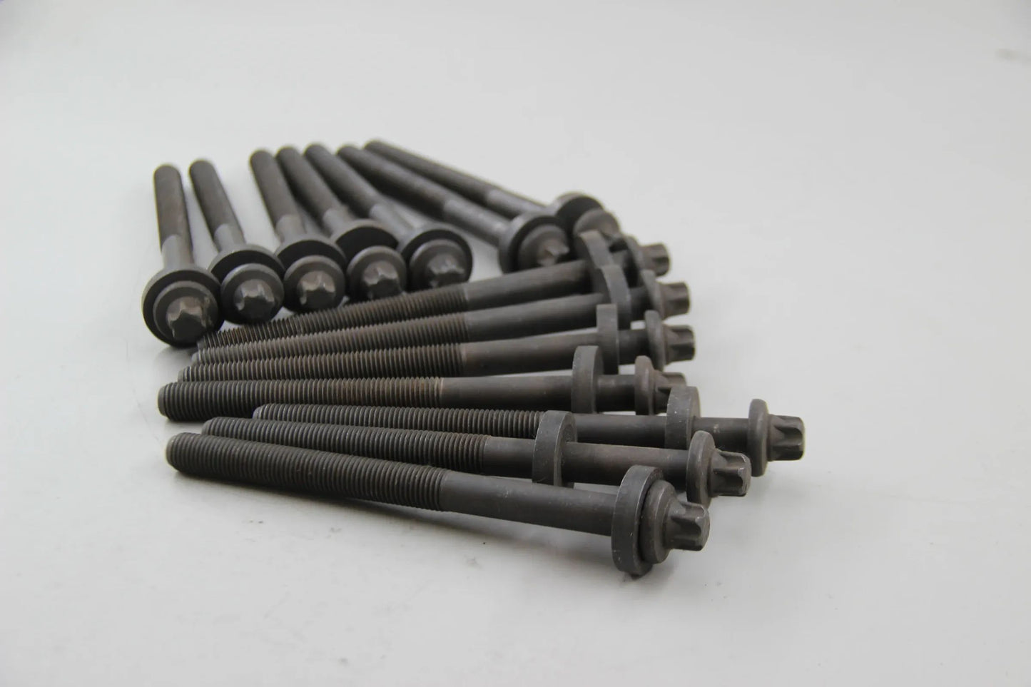 Original BMW E36 E46 E34 E39 E60 14x Torxschraube M12X1,5X147 11122243255