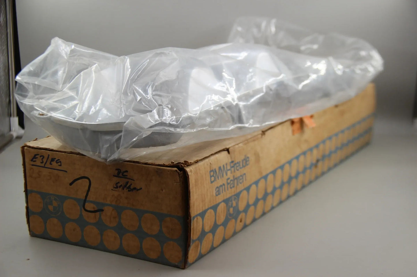 Orig. BMW E3 E9 2.5CS 3.0CS CSi CSiL CSL Ziergitter rechts NOS NLA 51131811484