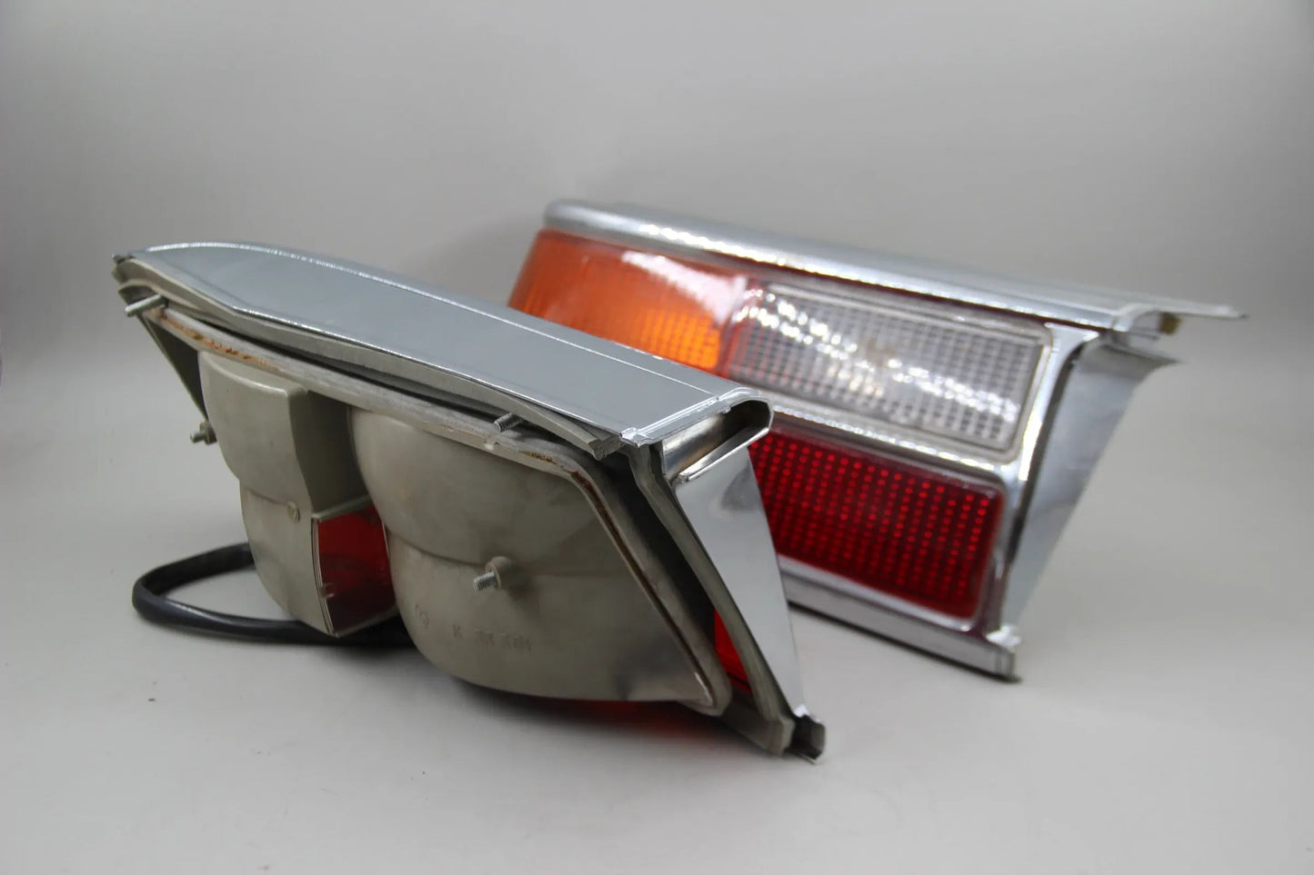 Original BMW NK 1800 2000 Rücklicht R + L chrom Komplett NOS NLA 8754115 8754116 / 24702 / 224701
