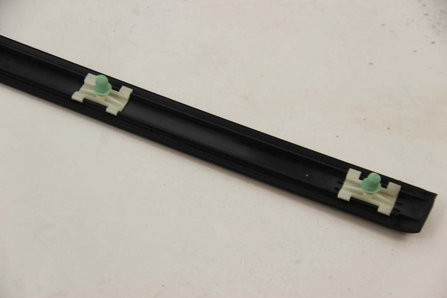 Original BMW E39 520i-540i M5 Stossleiste Tür vorne links schwarz 51138159295