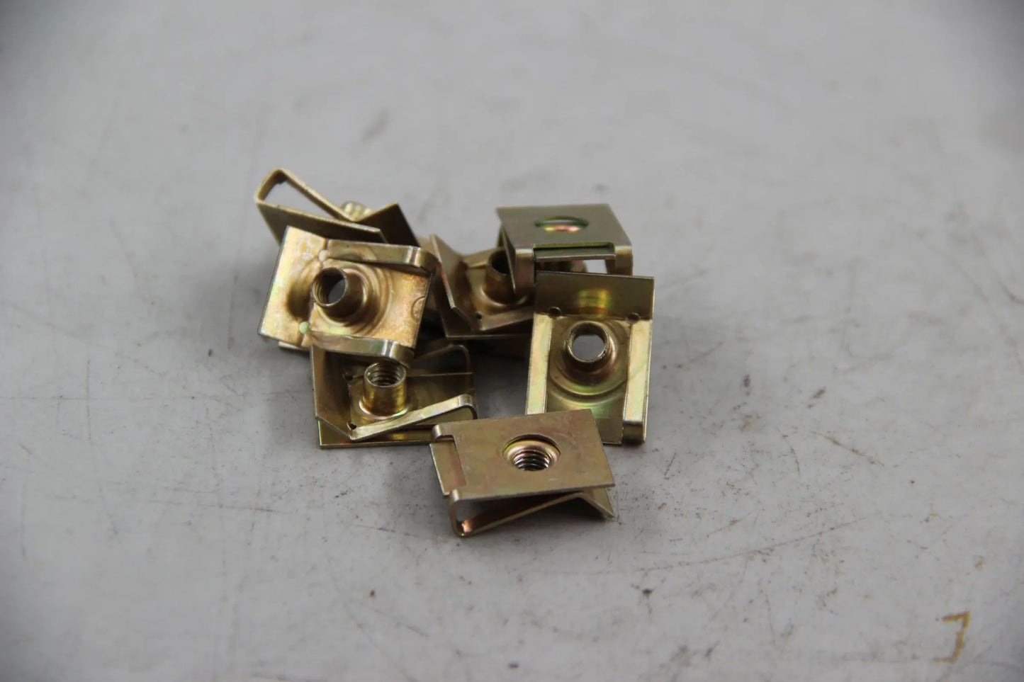 Original BMW E81 E88 E30 E93 E28 E61 E63 E32 E31 8x Blechmutter M5 61131372033