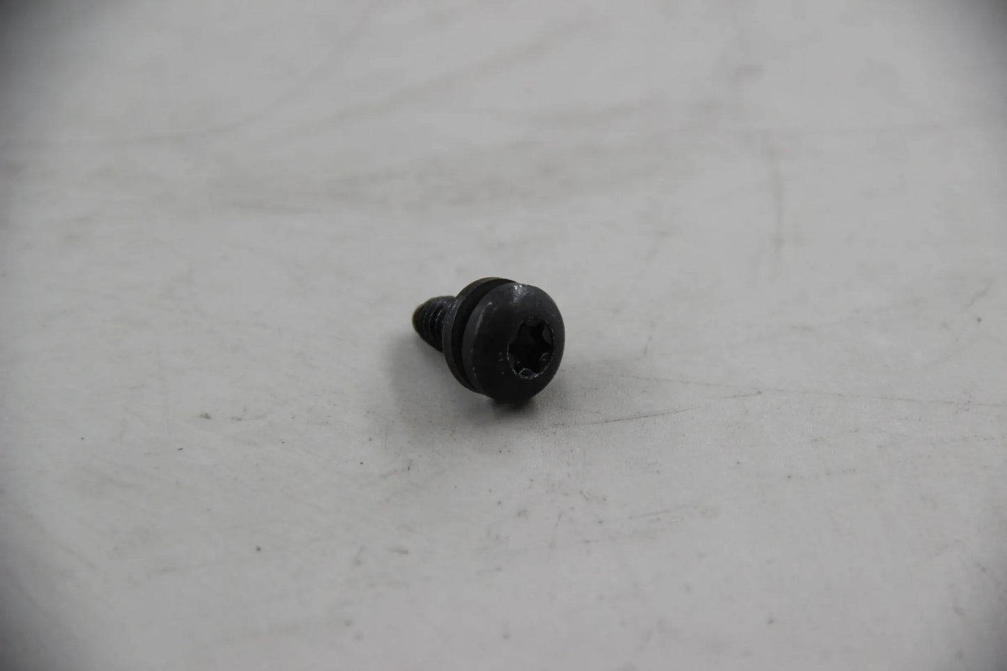 Original BMW E39 E63 E38 Torxschraube mit Scheibe ISA M6X9 NOS NLA 51238165044