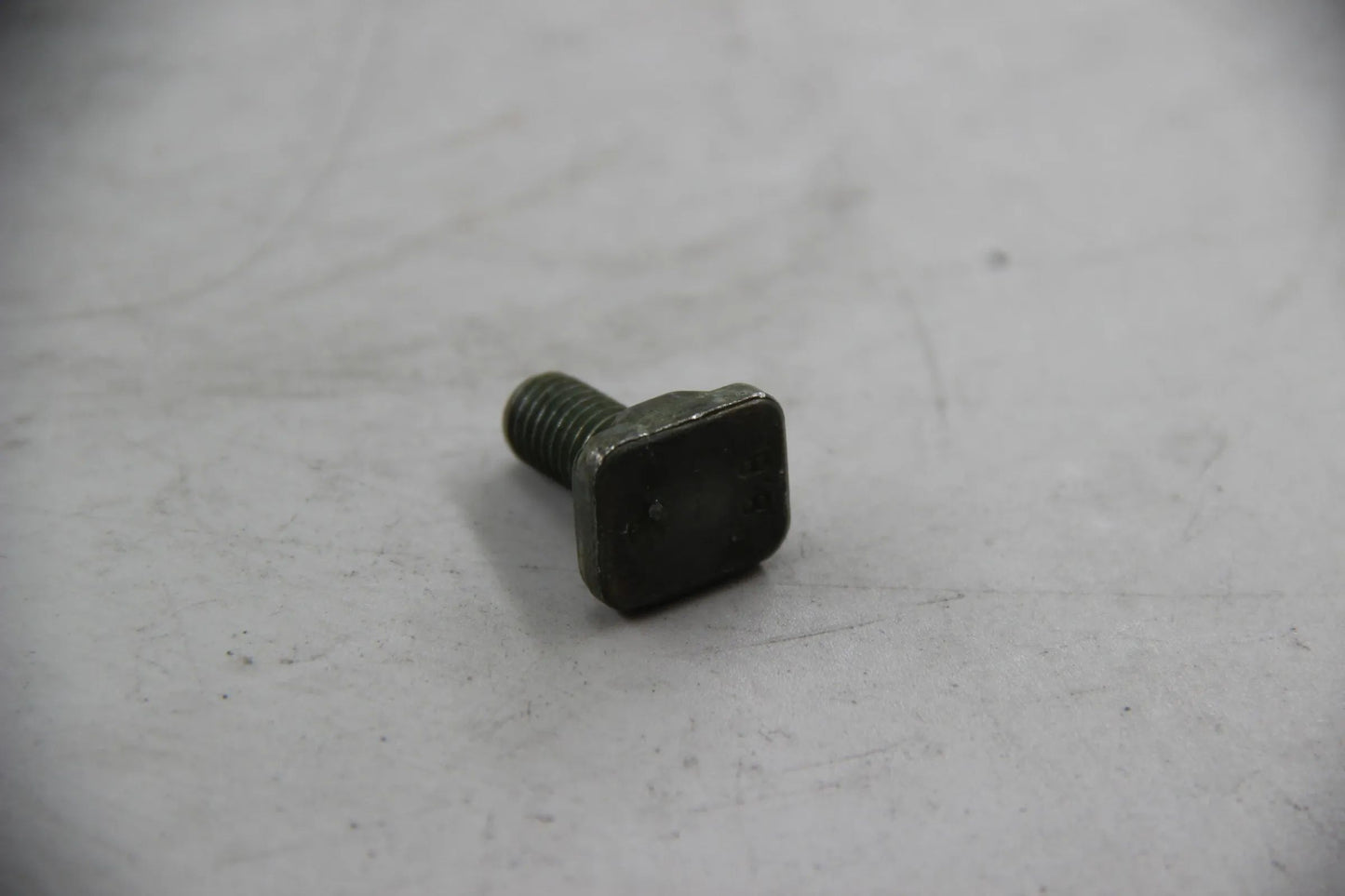 Original BMW E21 E30 E12 E28 E34 E24 E23 E32 Vierkantschraube M8X18 23711130250