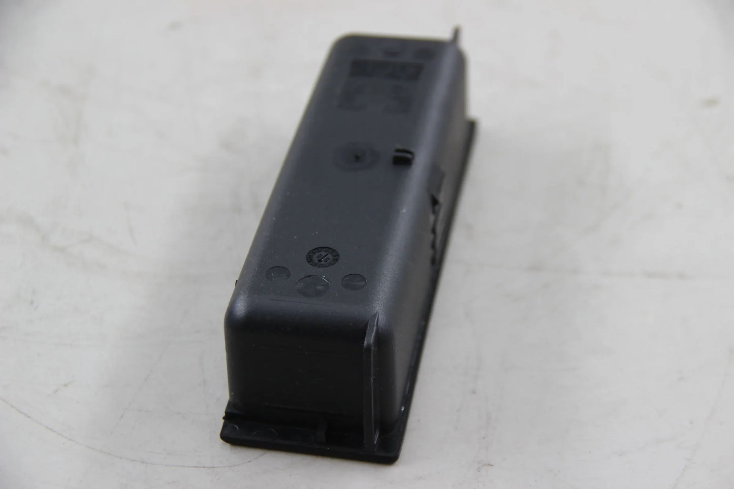 Original BMW E46 316i-330i M3 E63 630i 650i M6 E64 Abelegefach vorne 51168208369