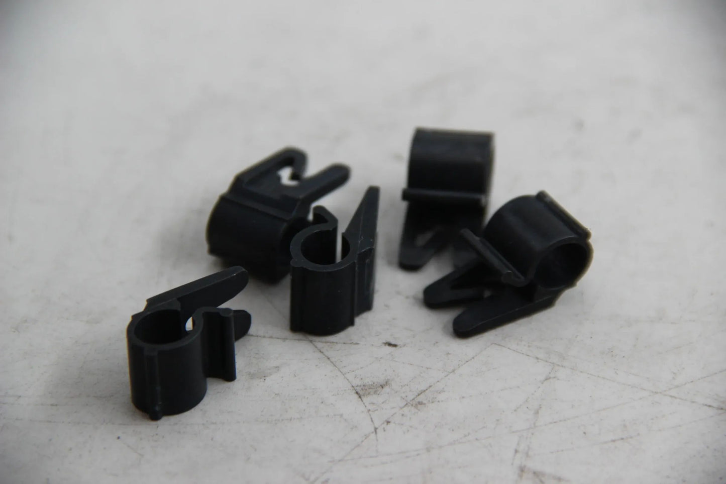 Original BMW E21 E30 E12 E28 E34 E24 E23 E32 5x Schelle D=10MM 61131362825
