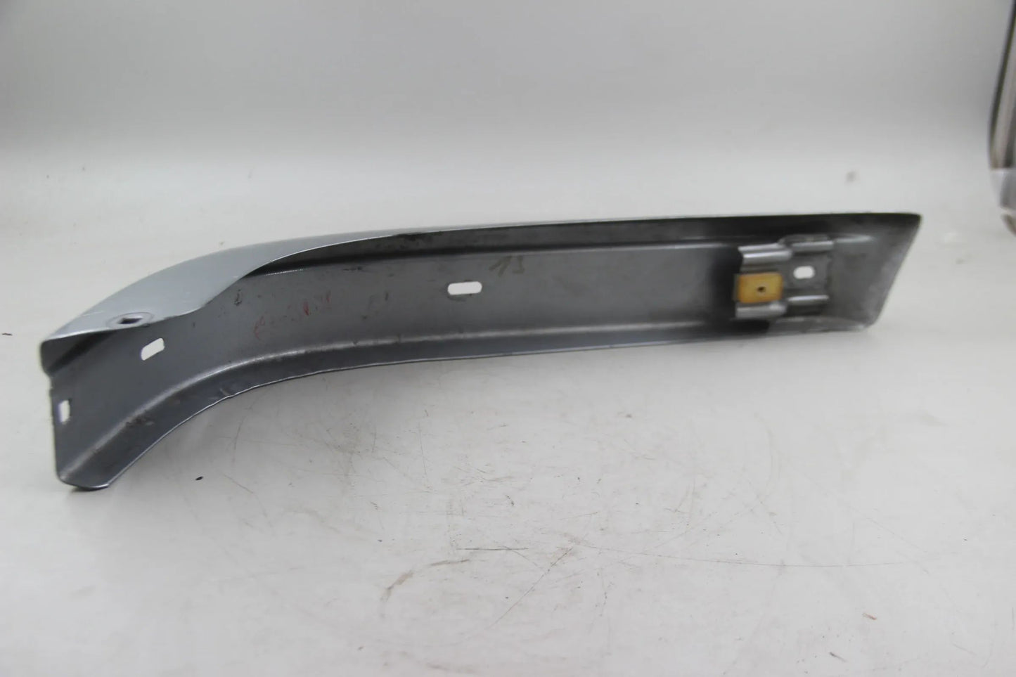 Original BMW E28 518i-535i M5 Stossstange vorne rechts silber 51111868094