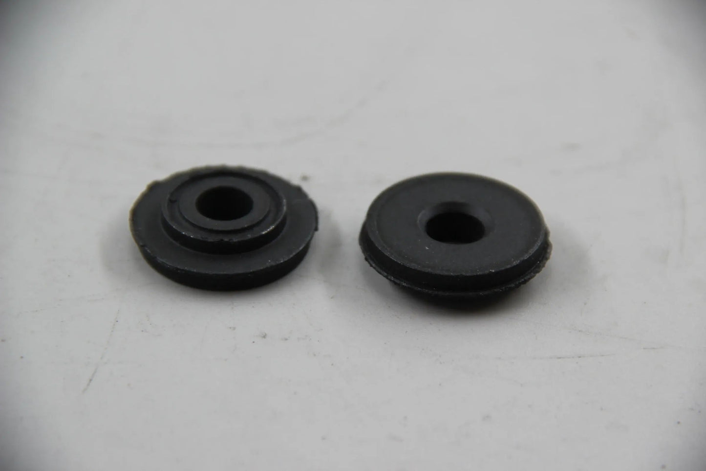 Original BMW E10 E21 E30 316 316i 318i 320is E12 E28 NK 2x Buchse  11721261404