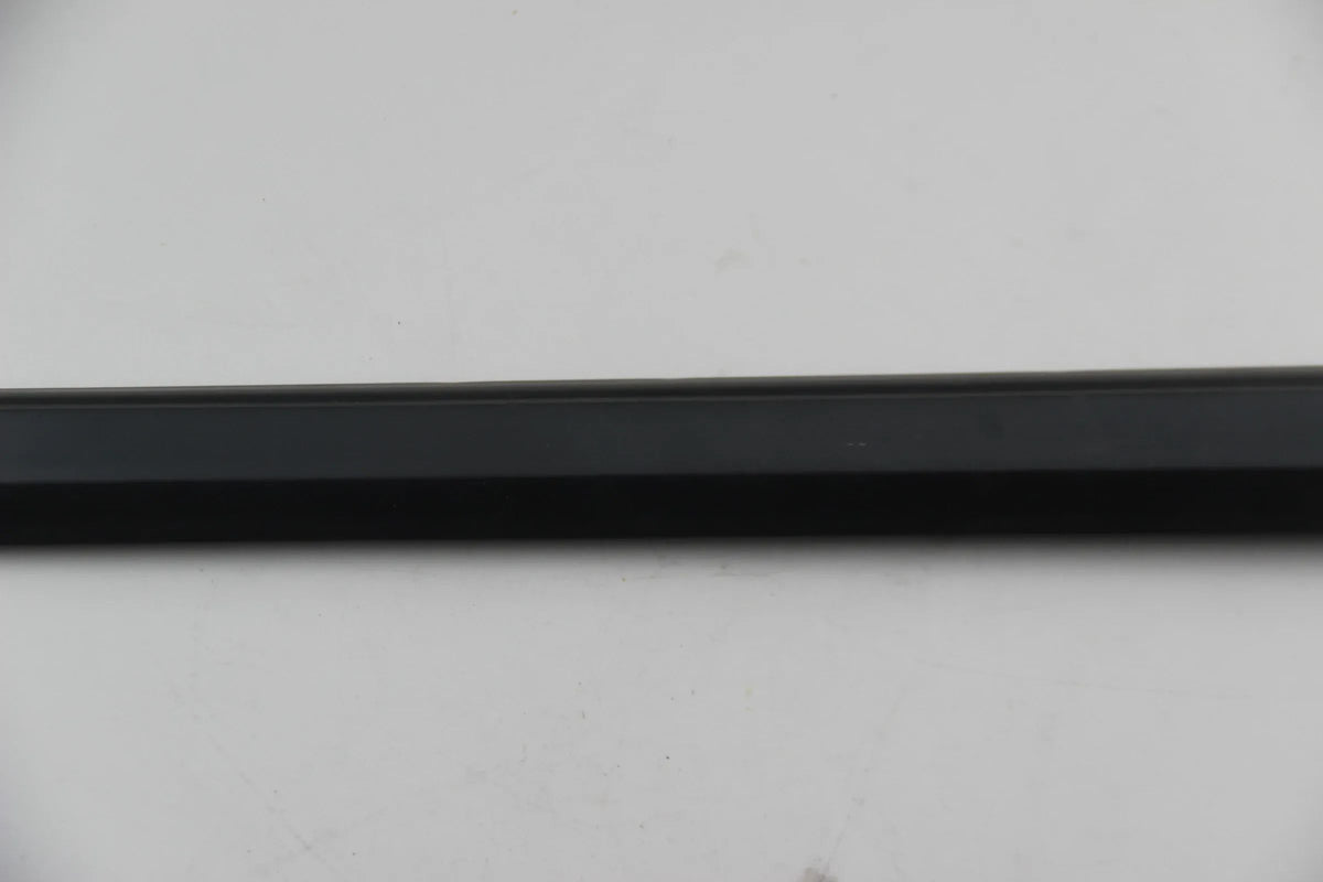 BMW E30 316i-325i Stossleiste Seitenwand hinten rechts beschädigt 51131965106