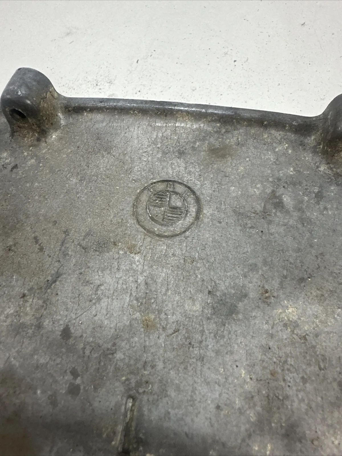 BMW E3 E9 E12 E24 E23 E28 M30  Stirndeckel Kettenkasten Abdeckung 12500289