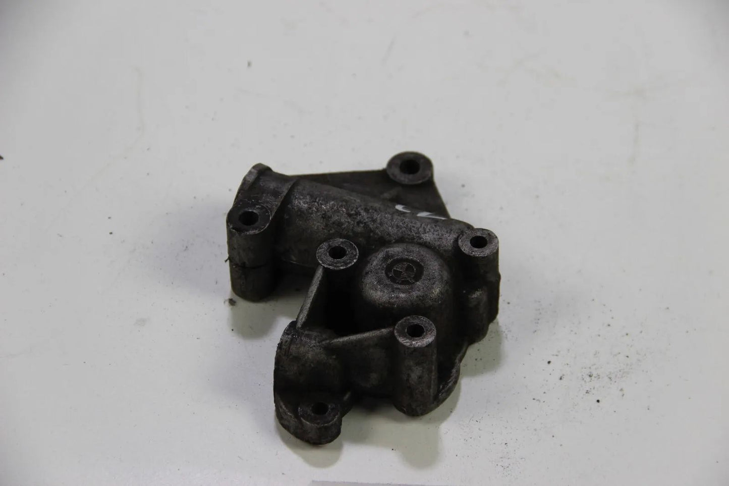 Original BMW E10 E12 E21 M10 Zylinderkopf Verteilerstück Cylinder Head Ignition