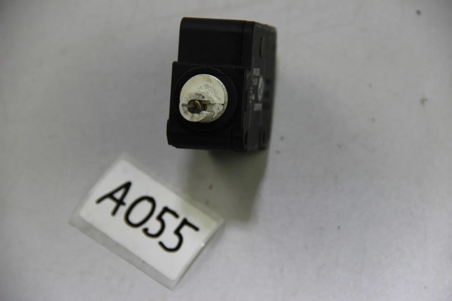 Original BMW E39 Stellmotor Stellantrieb Tankklappe Oldtimer 67118352168