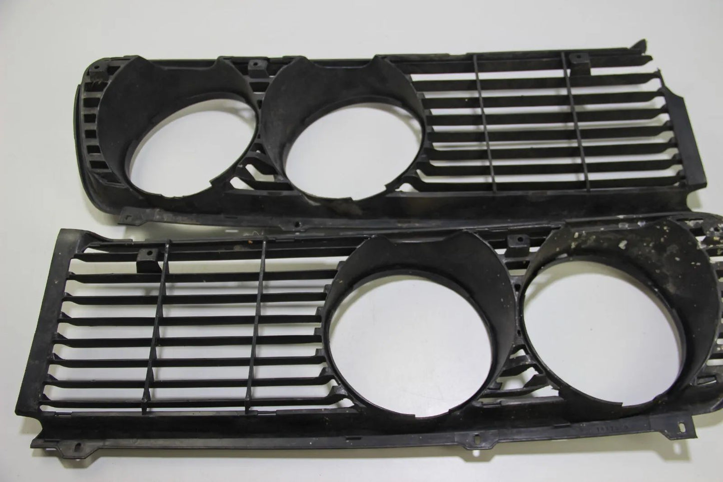 Original BMW E12 5er Zierleiste Scheinwerfer Rahmen Grille paar 1817569 1817570