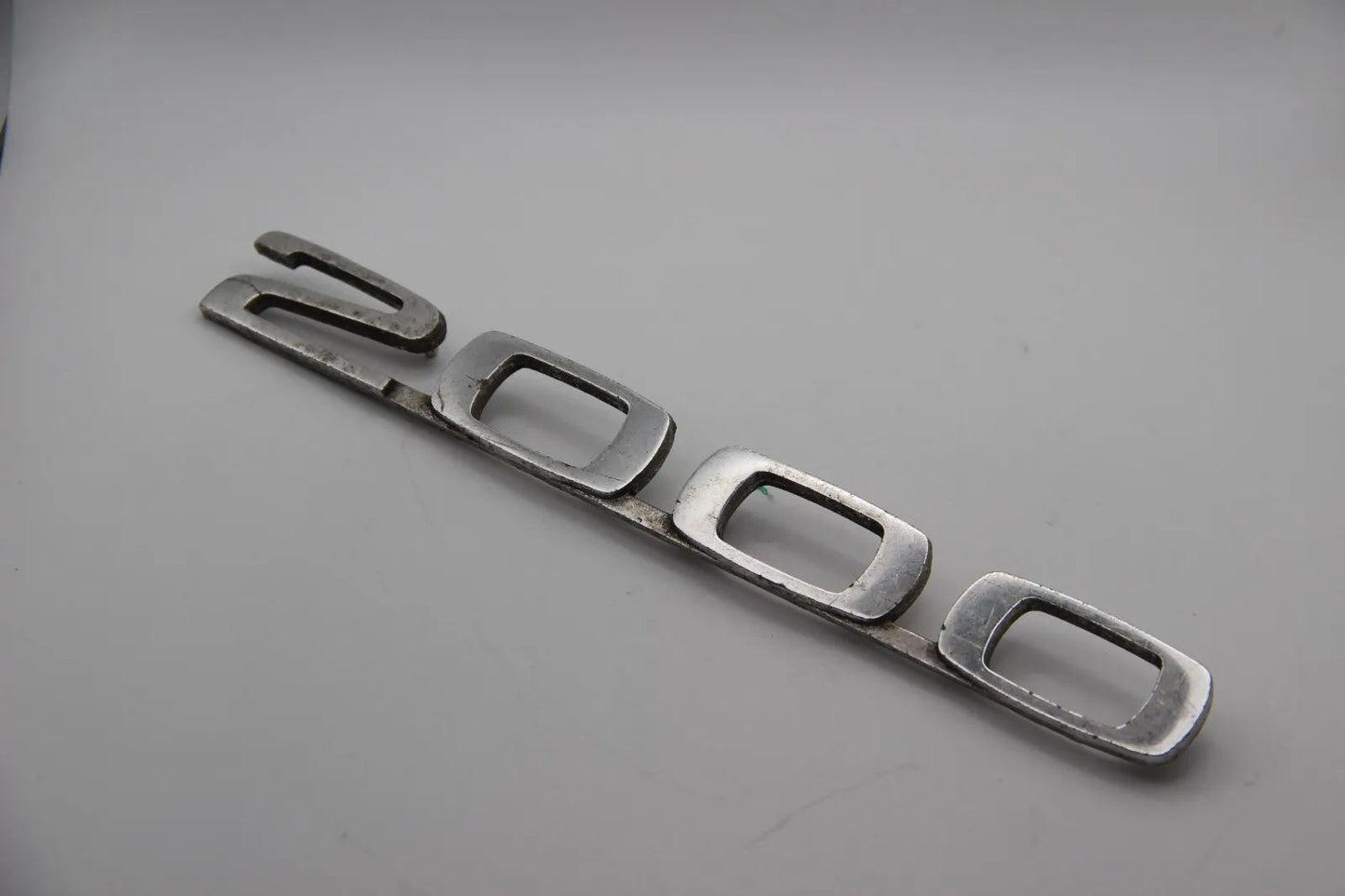 Original BMW Neue Klasse 2000 Modellbezeichnung Emblem Badge Schriftzug