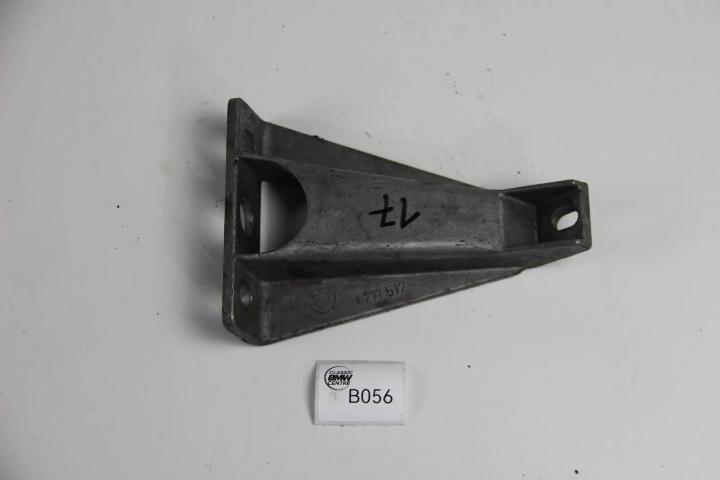 Original BMW E32 E34 Stütze Halterung Ansaugbrücke 1711517 5er 7er Bracket