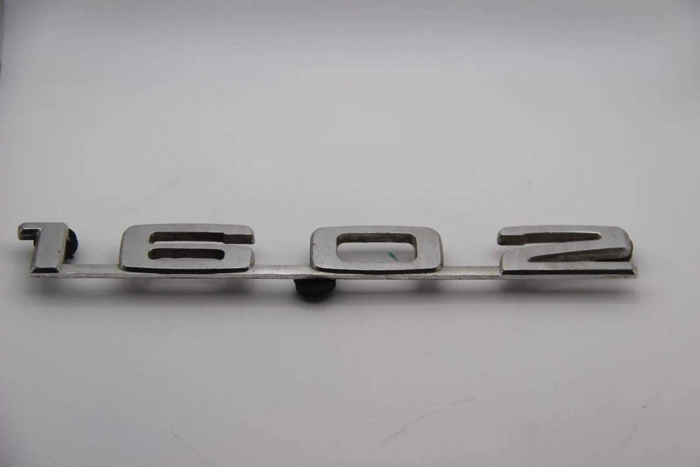 Original BMW E10 E6 1602 Modellbezeichnung Emblem Badge Schriftzug Typenschild