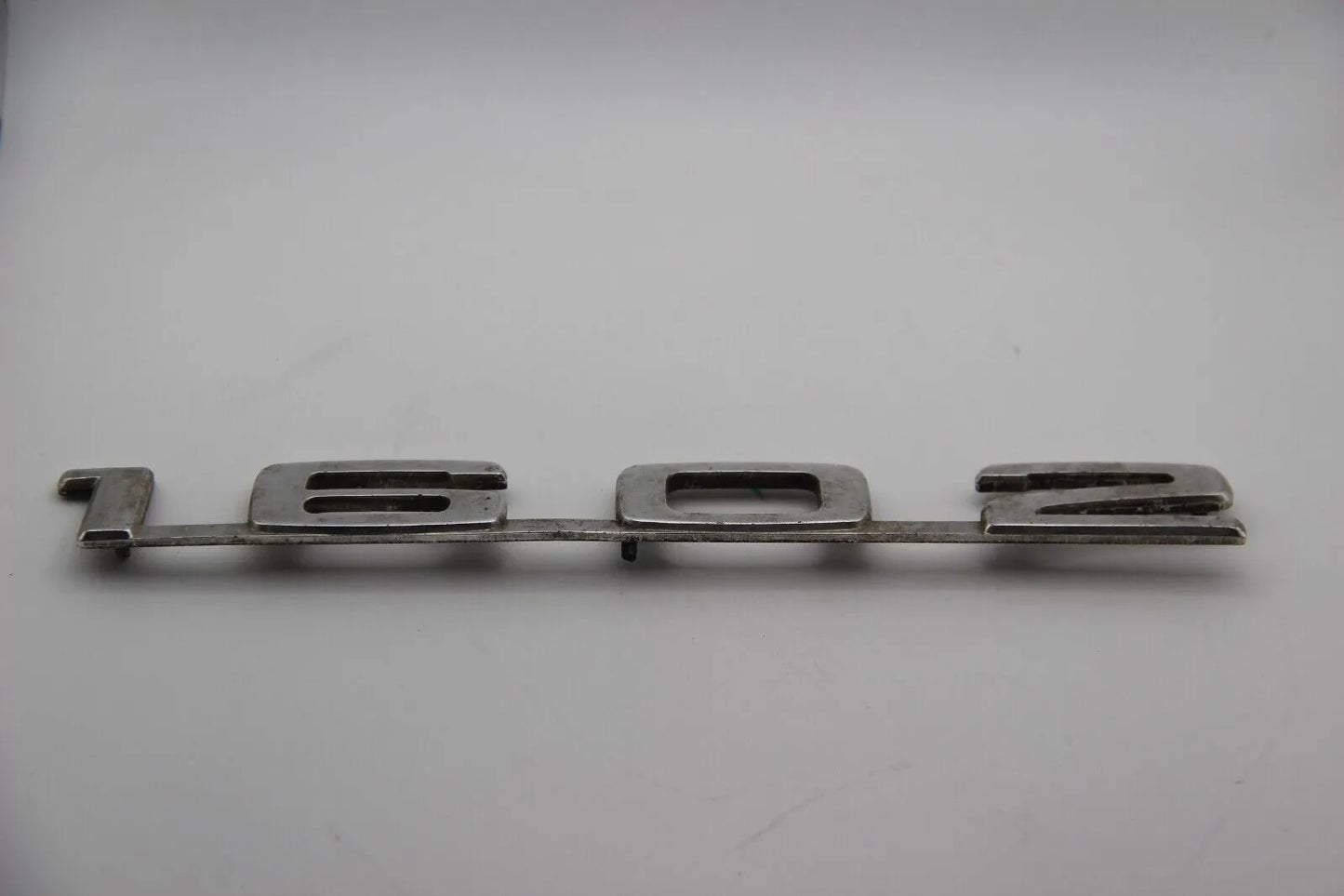 Original BMW E10 E6 1602 Modellbezeichnung Emblem Badge Schriftzug Typenschild