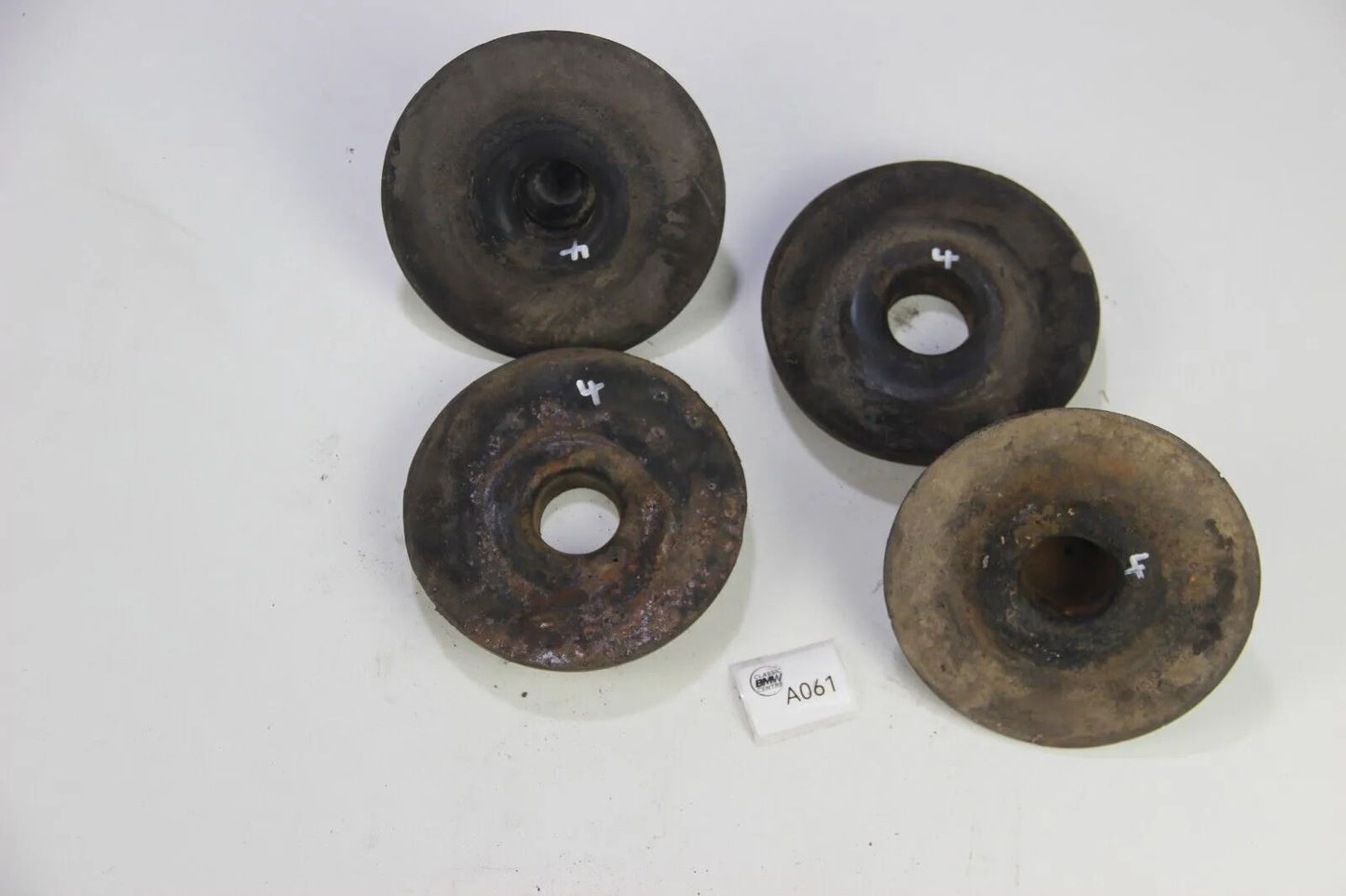 Original BMW E30 Gummipuffer Satz komplett 1127218 1128610 Federsitz Hinterachse