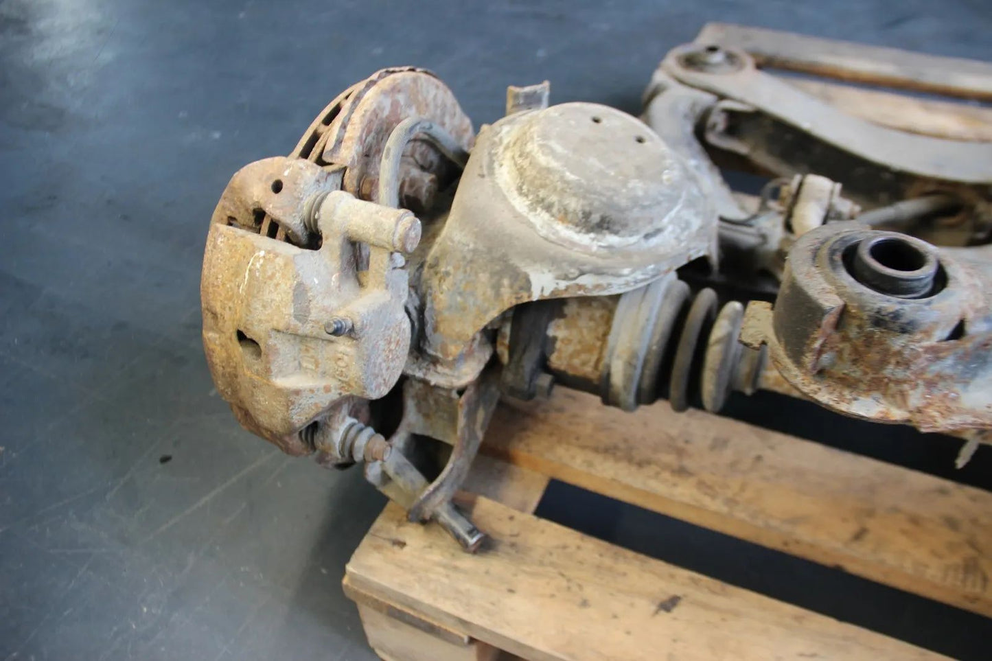 Original Toyota supra Supra A60? Hinterachse Komplett LSD Sperrdiff Schwinge