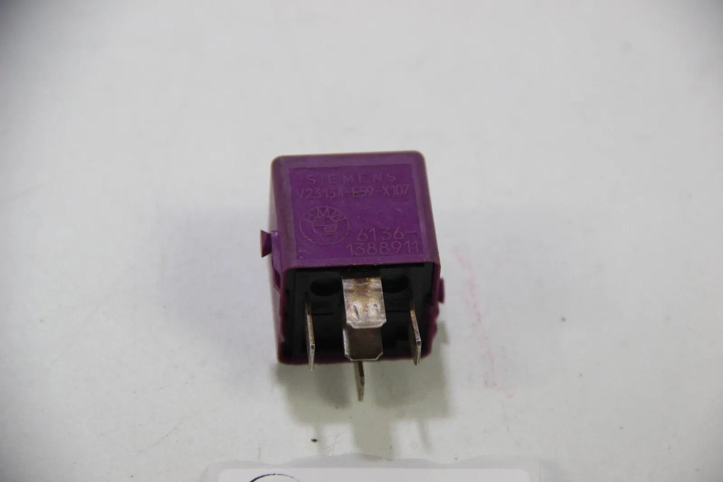 BMW 114 CMSP E3 E21 E30 E12 E24 Relais Wechsler signalviolett  61361388911