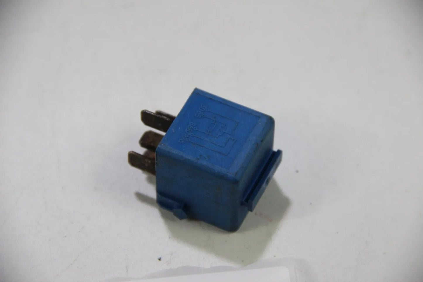 Original BMW 114 CMSP E3 E30 E36 E12 E24 Relais signalviolett 61361388911