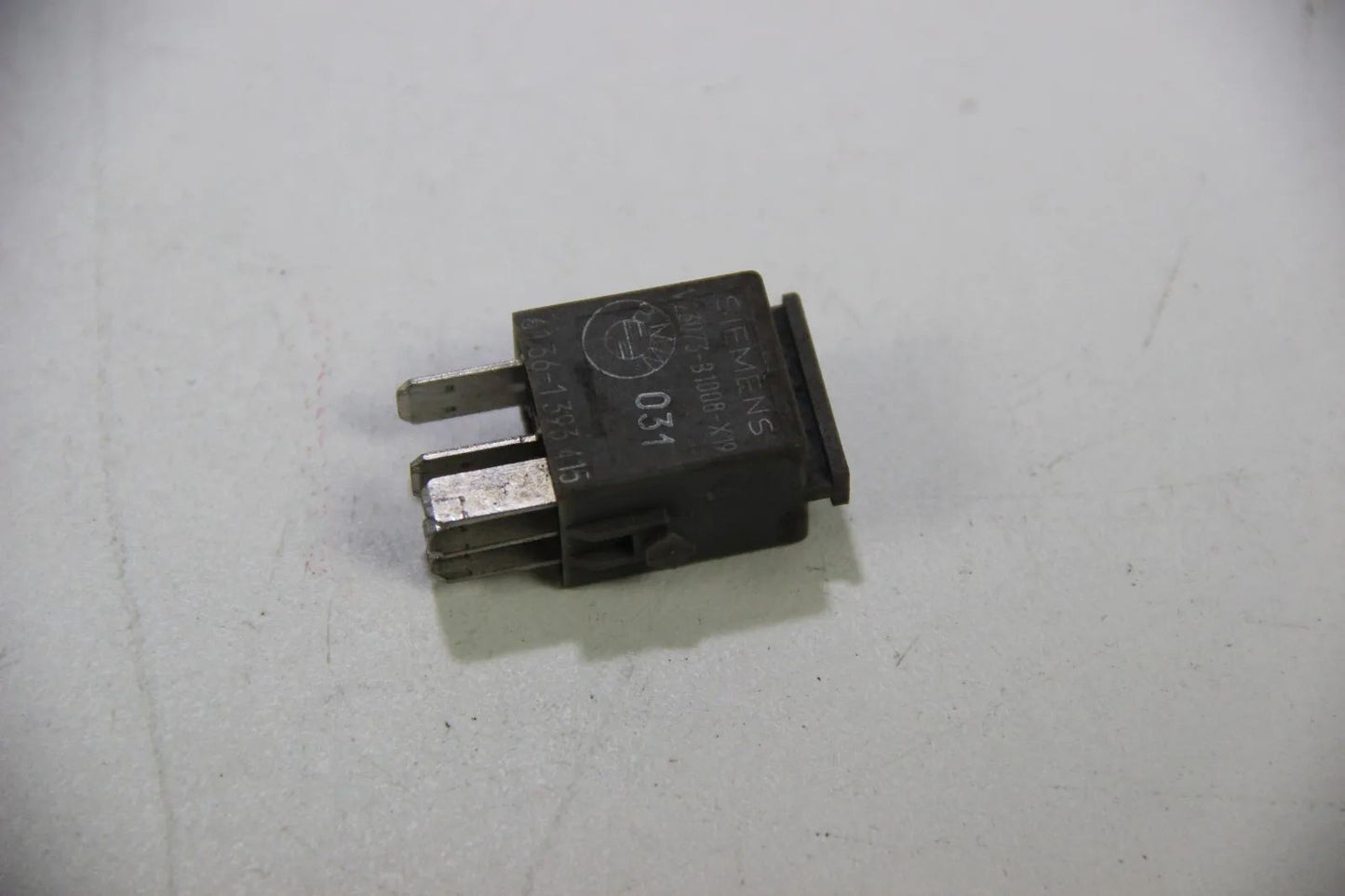 Original BMW E36 E90 E34 E32 E38 Minirelais Relay  Wechsler grau 61361393415