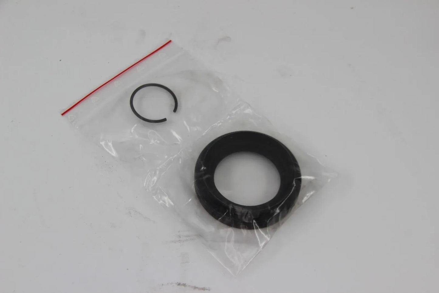 Original BMW E30 E36 E28 E34 E24   Wellendichtring+Sicherungsring  33107505602