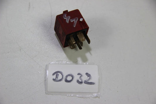 Original BMW E36 Z3 ABS-Hauptrelais Relay tomatenrot Oldtimer 61361393404