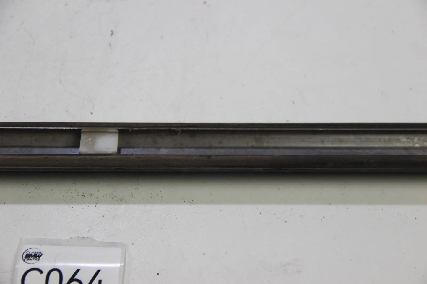 Original BMW E30 VFL 316i-325i Stossleiste Seitenwand hinten links Chrom 1876133