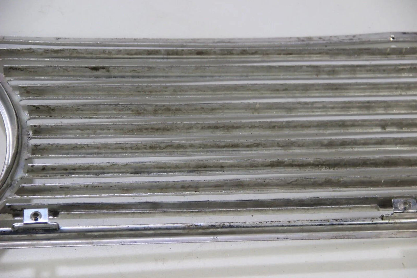 BMW E10 1502 1602 1802 2002  Ziergitter vorne Chrom Links Zierleiste OEM