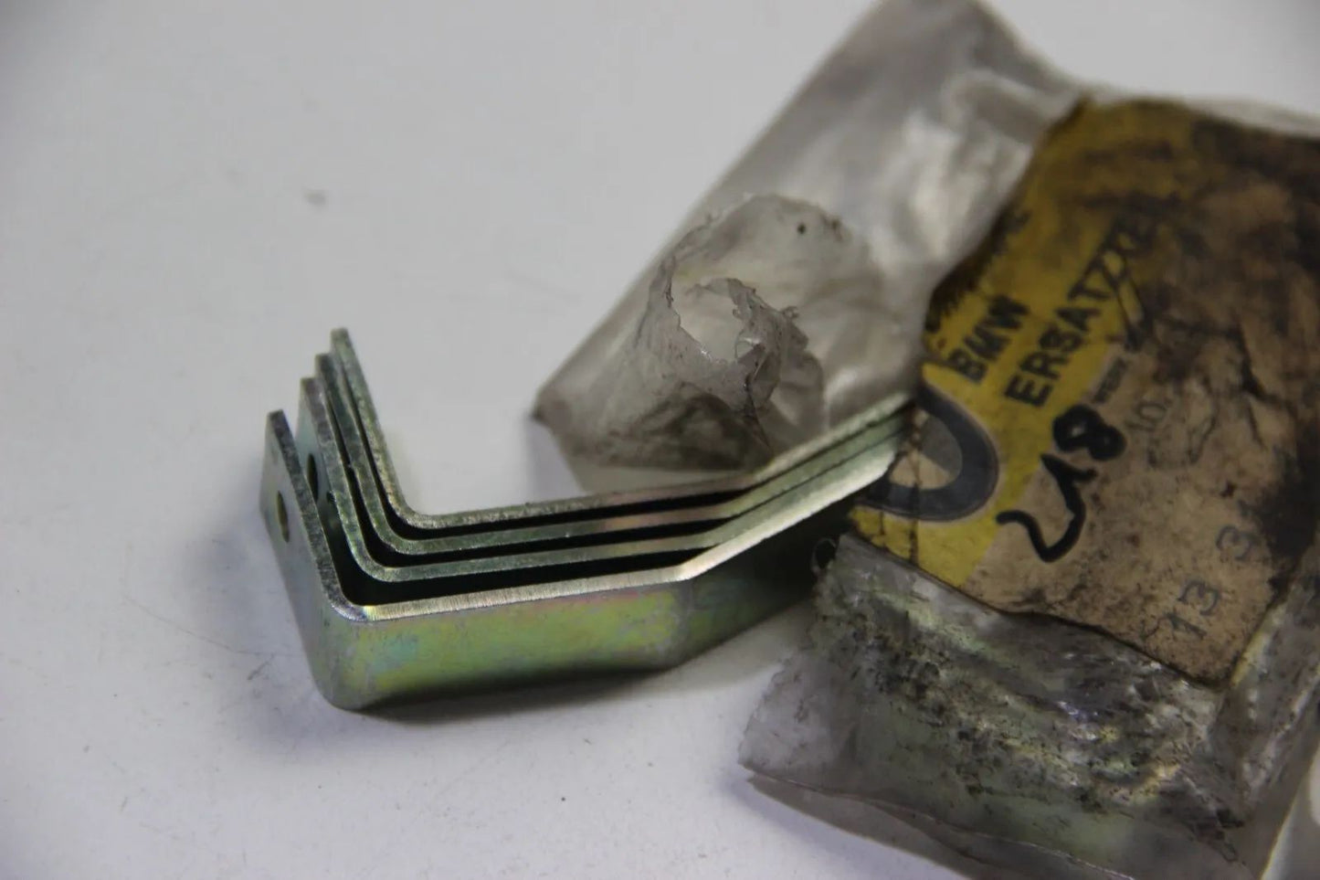 NEU Original BMW E12 520 M10 Winkel Menge 10 NOS 13311257936 Bracket Angle