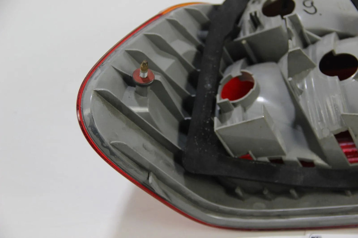 Original BMW E46 3er  Heckleuchte hinten rechts Taillight Light 8364922