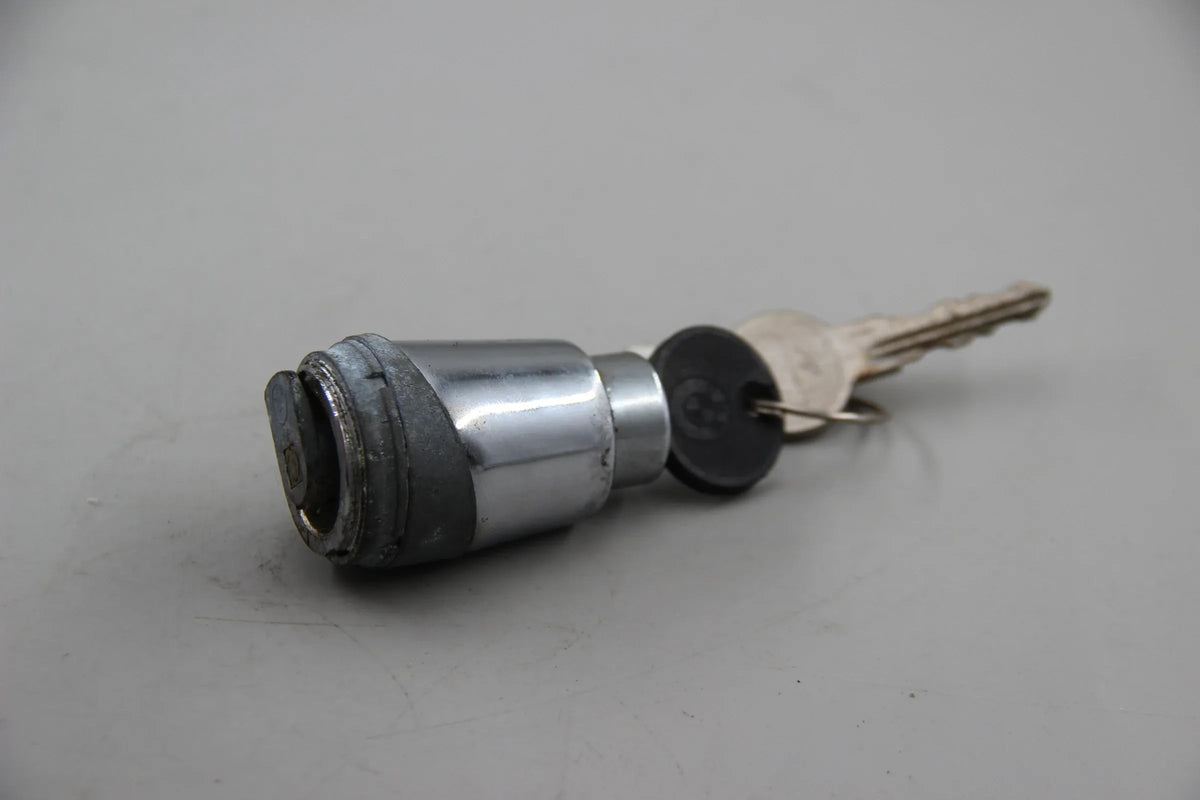 Orig. BMW E12 518 E24 630CS Heckklappenverschluss mit Schlüssel NOS 51241808892