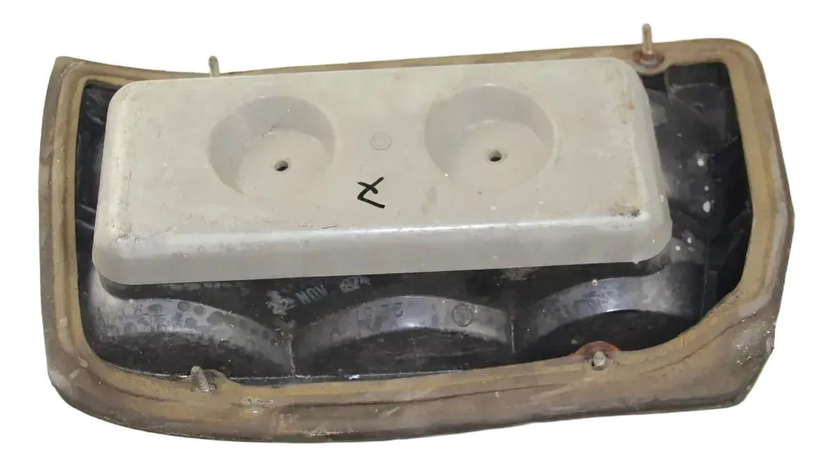 BMW E12 Rücklicht Heckleuchte Lampenträger links