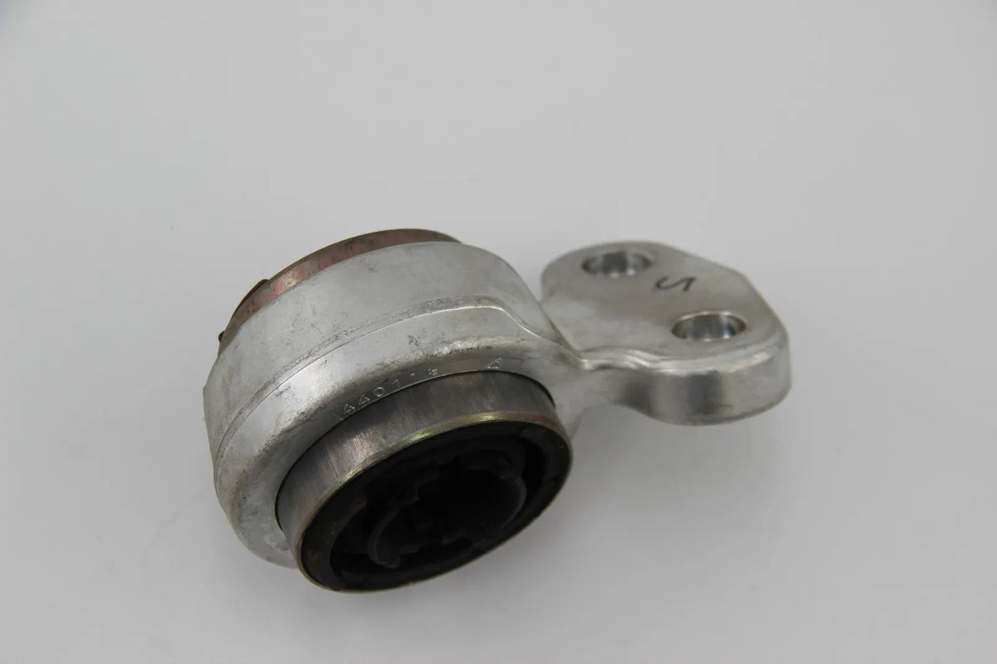 Original BMW E46 E85 E86  Satz Halter mit Gummilager D=66MM NOS 31126757623