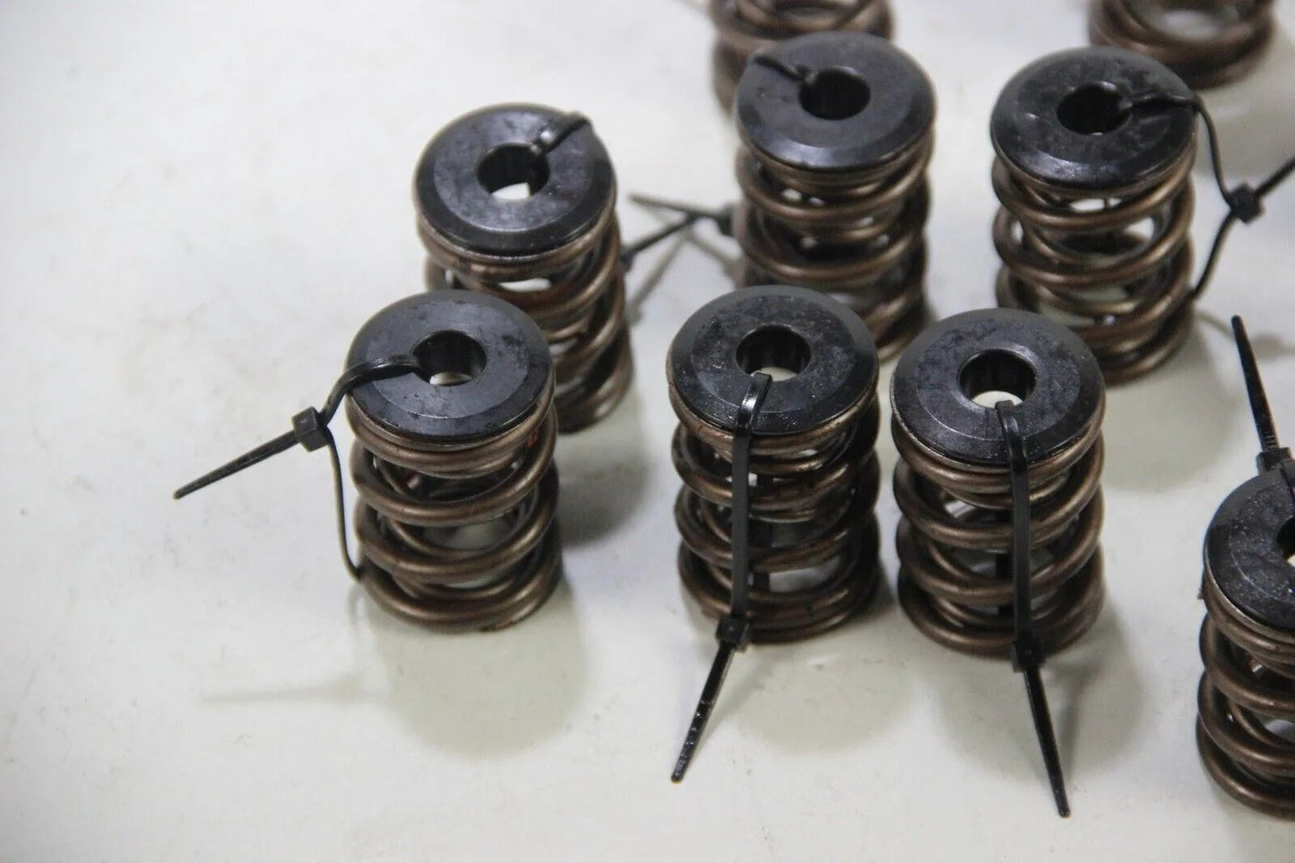 BMW E30 M3 S14 16x Ventilfeder mit verstärkten Federtellern oben 11341312704