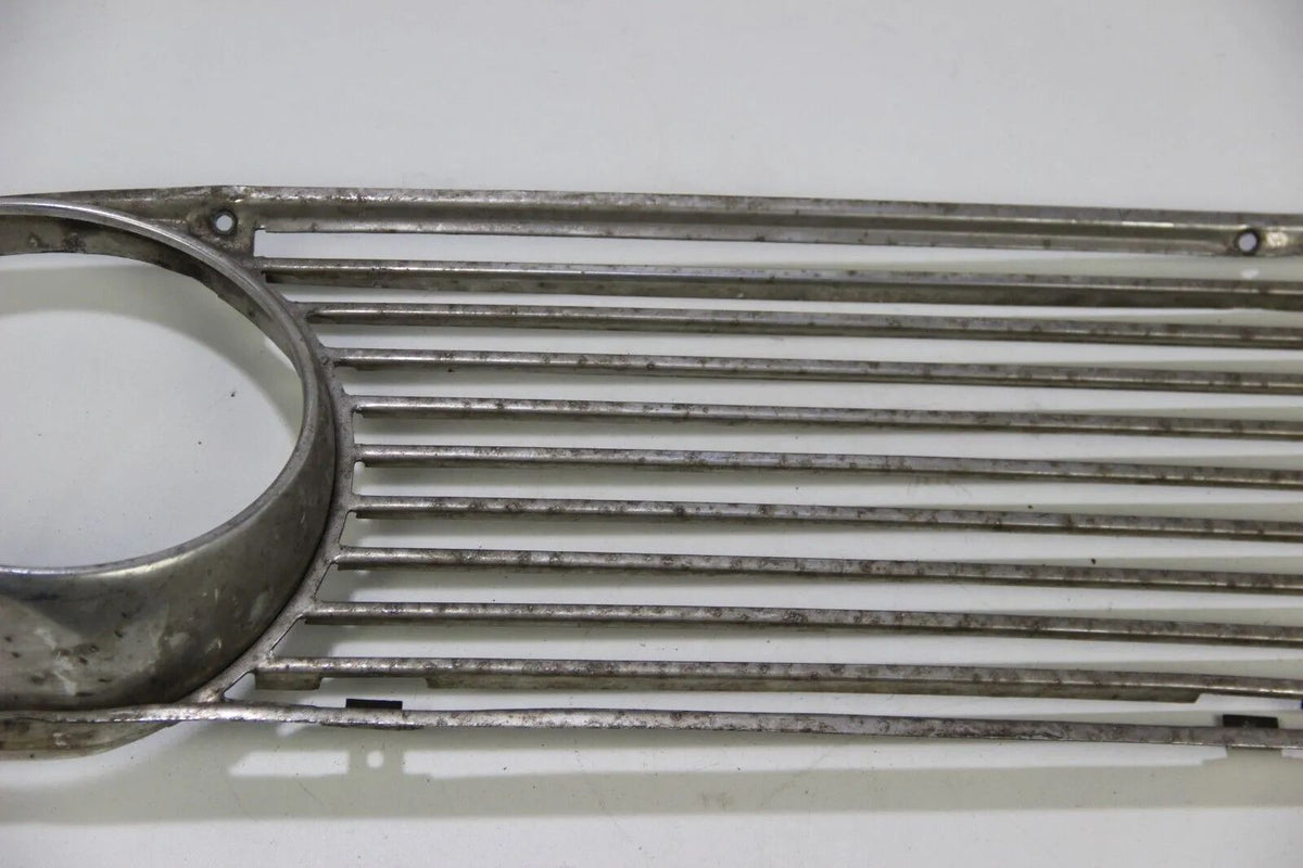 BMW E10 1502 1602 1802 2002  Ziergitter vorne Chrom Rechts Zierleiste OEM
