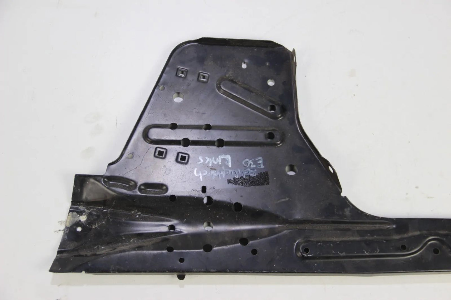 Original BMW E30 316i-325i M3 Schliessblech links Karosserieblech 41111966553