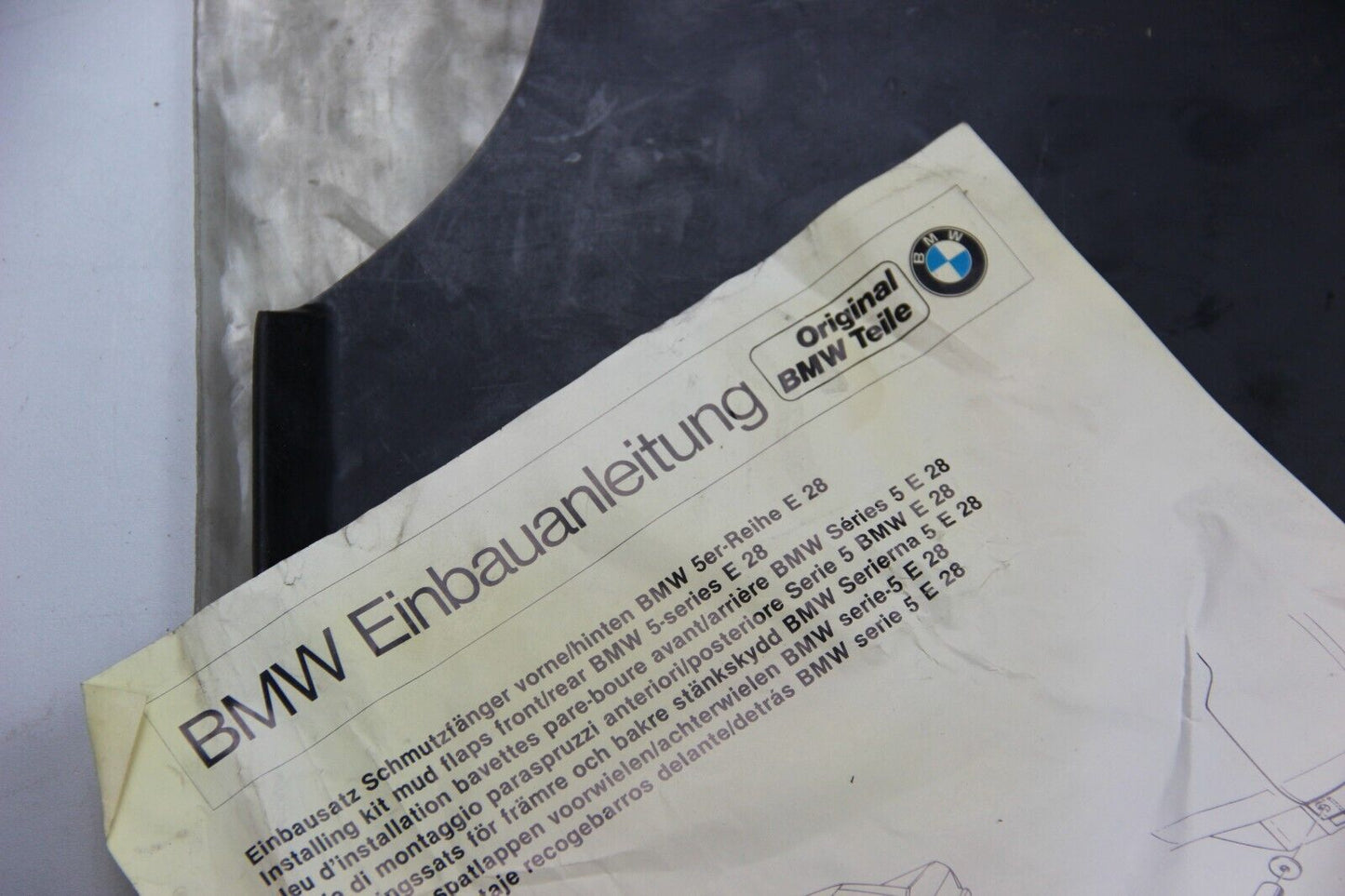 NEU ORIGINAL 72601902246 Schmutzfänger BMW E28 Hinten Links