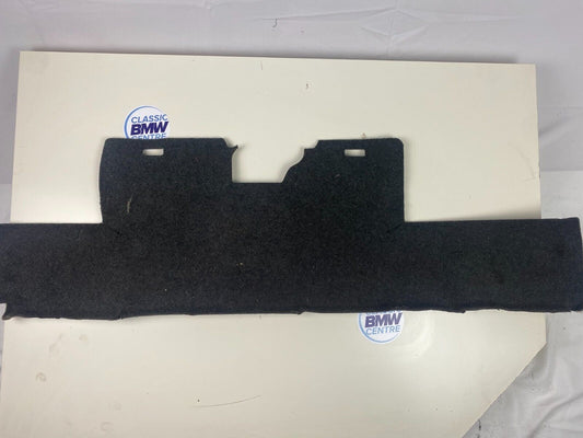 BMW E30 Kofferraum Teppich Abdeckung zwischen Rücklichtern